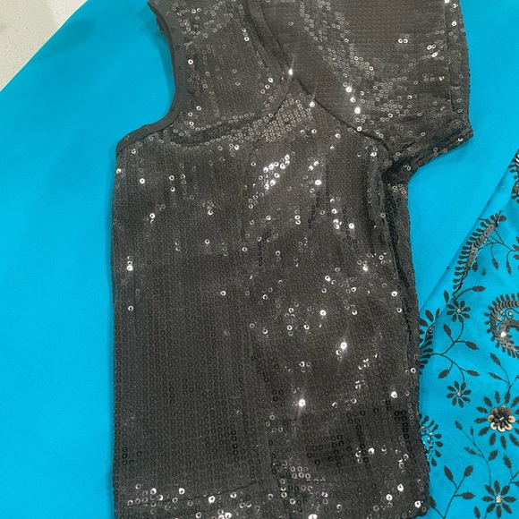 Sequins work designer saree with sequins blouse in almost new condition. - Picture 4 of 5